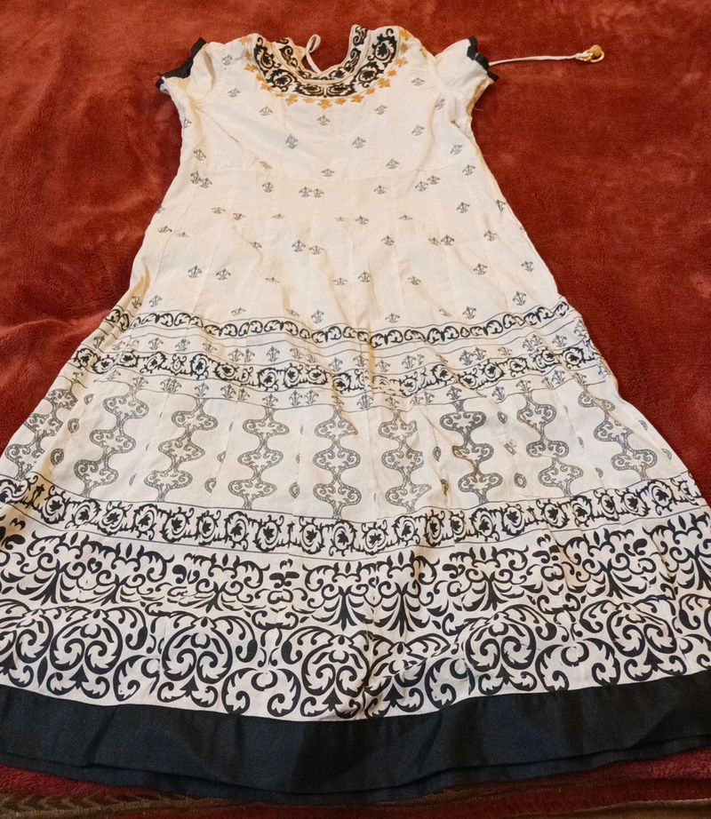 Beautiful Black And White Kurti