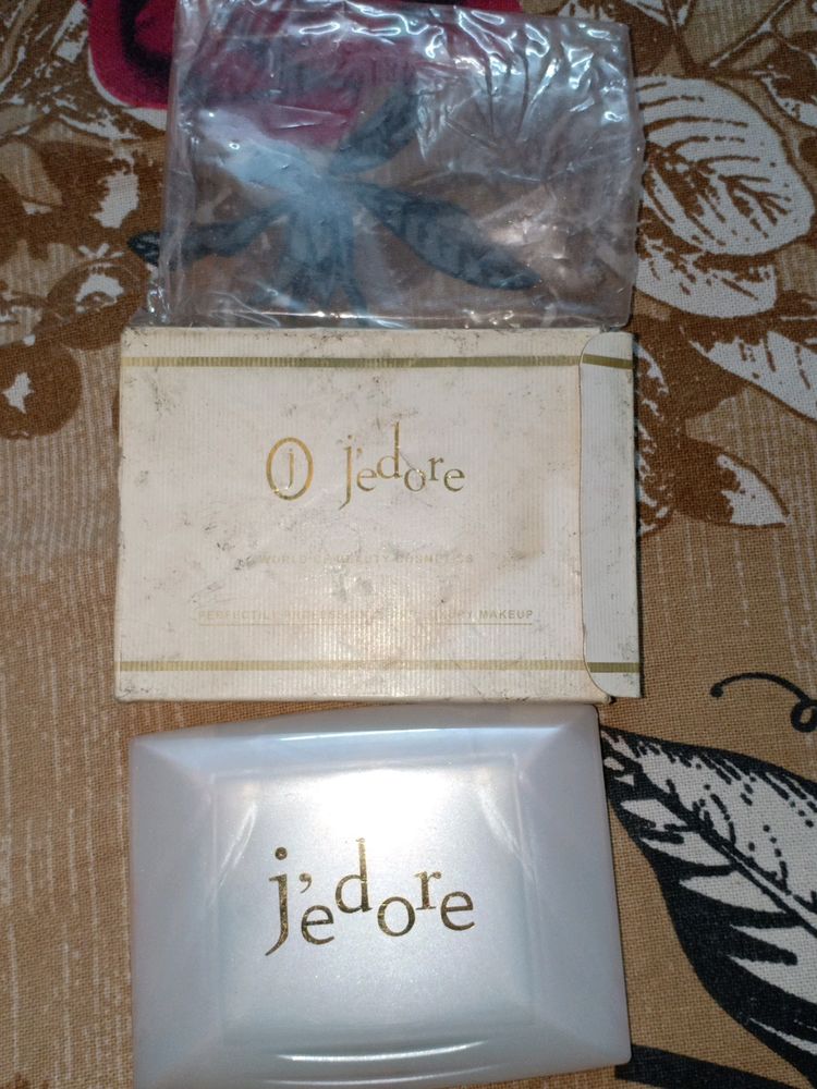 Jedore Professional And Luxury Make Up