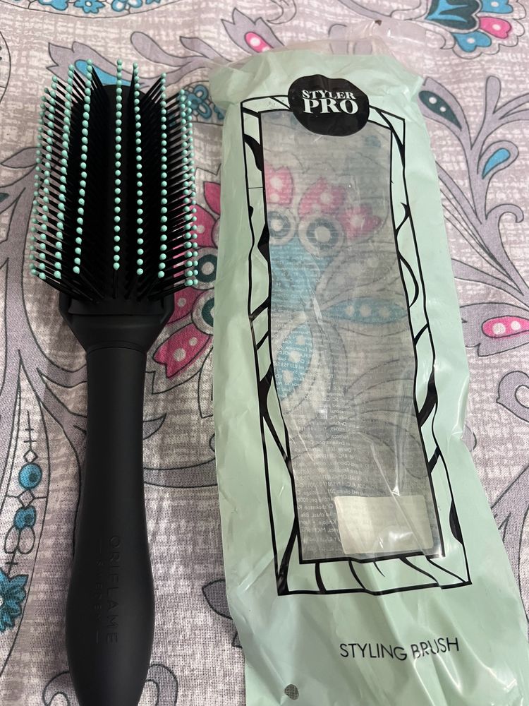 Oriflame Styling Brush