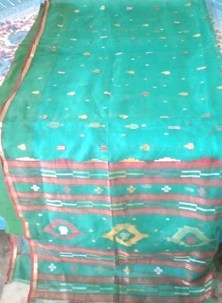 Brand new light weight thread work saree & फॉल