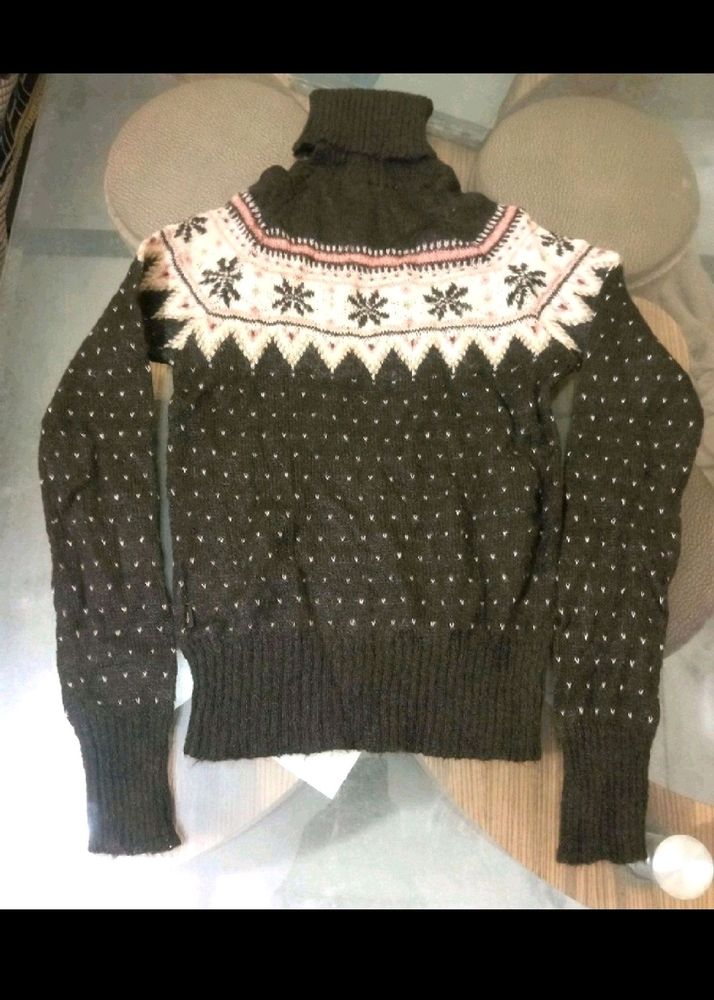 Unsed Sweater In Size -30 To 32