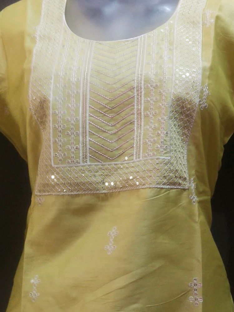 This Festive Offer  Long Kurti With Straight Pant