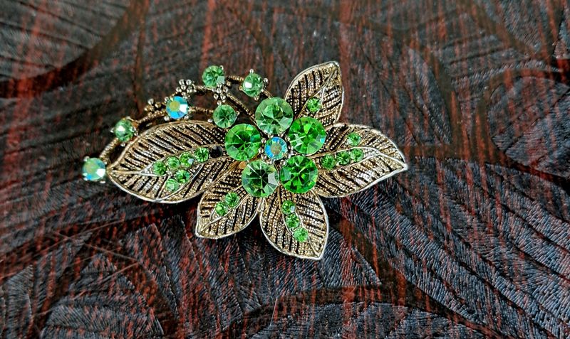 Gorgeous Green Stone Studded Hair Clip