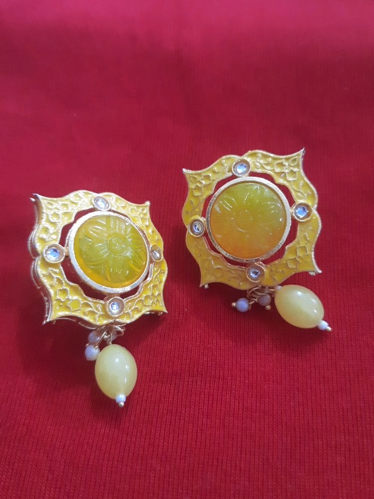 Kundan Earing Studs.. YELLOW COLOR