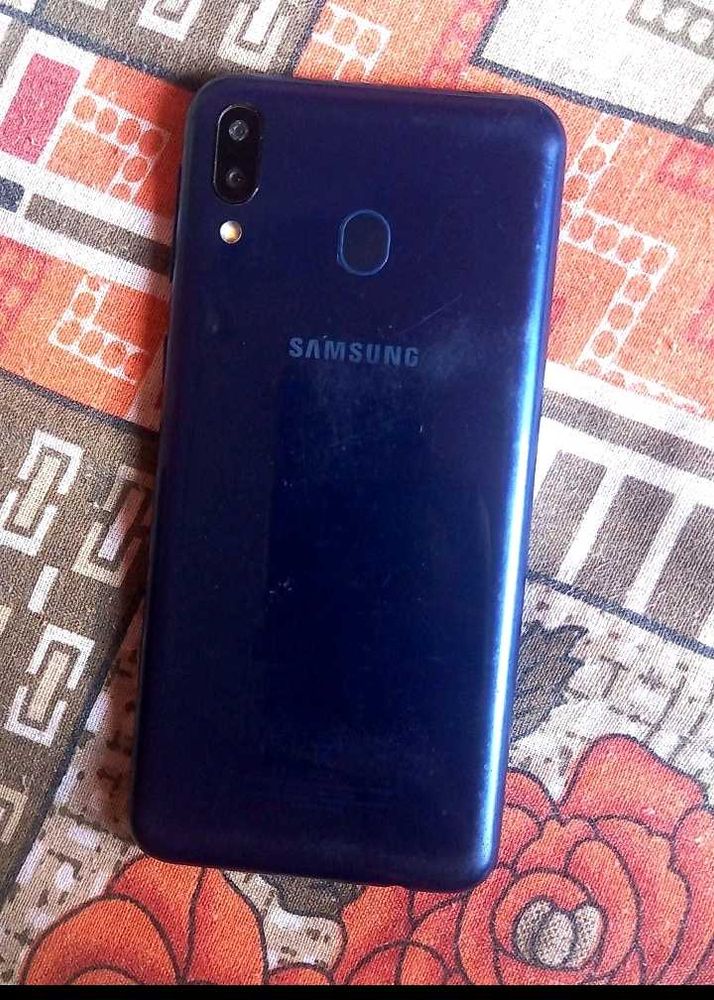 Samsung M20