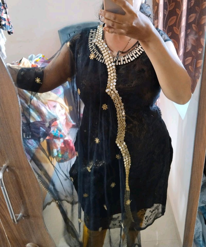 Black Kurti With Net Dupatta M