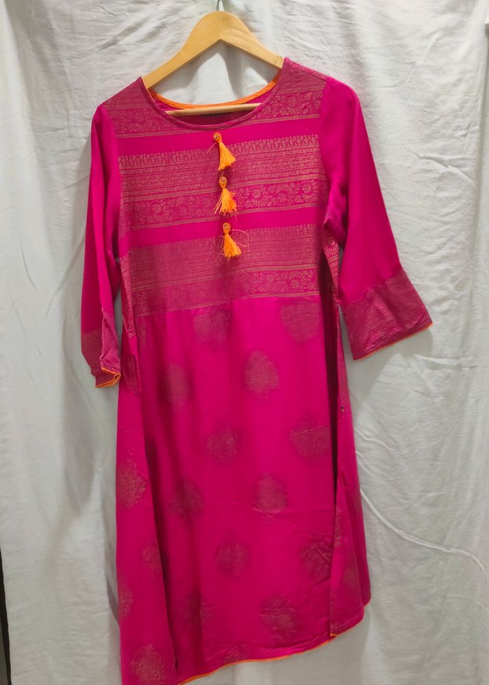 Avaasa Rani Pink Kurti With Matching Leggings Set