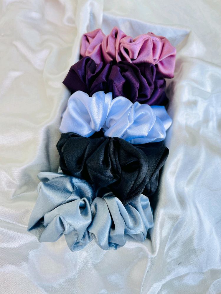 4 Scrunchies