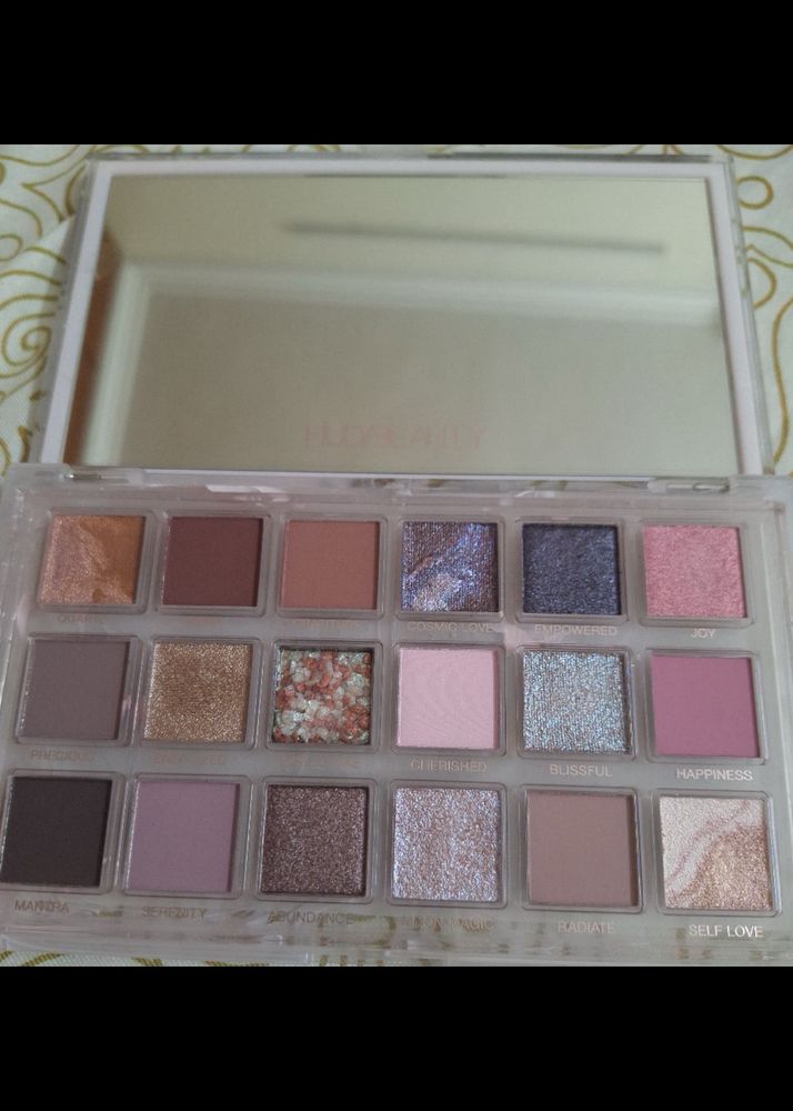 Huda Beauty Rose Quartz Eyeshadow Palette