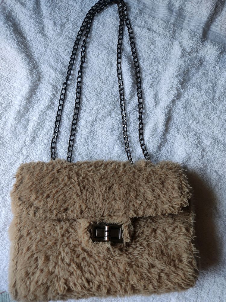 Beautiful Sling Bag 🤎