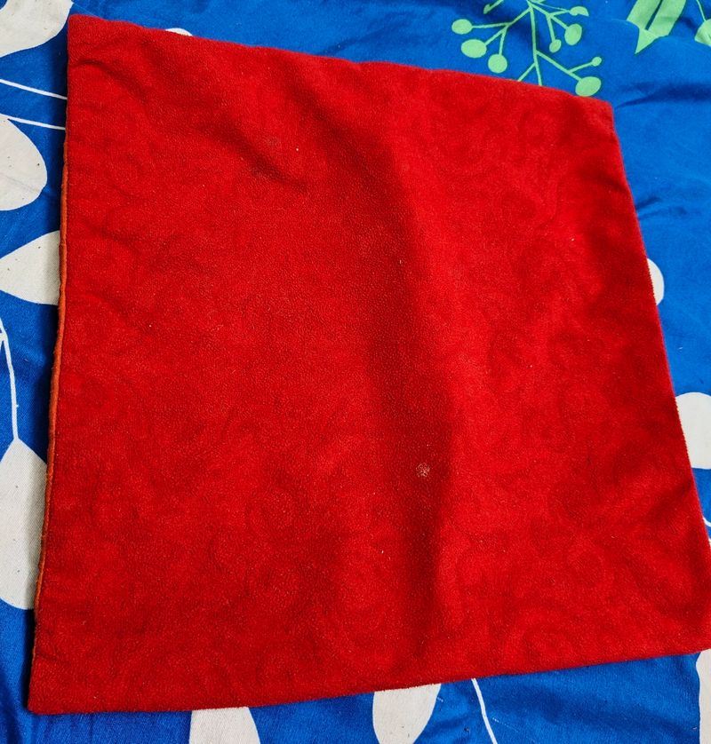 Red Velvet Couson Cover 40 Cm