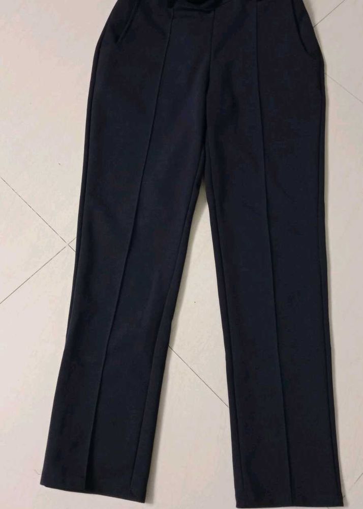 Straight pants with adjustable waistband