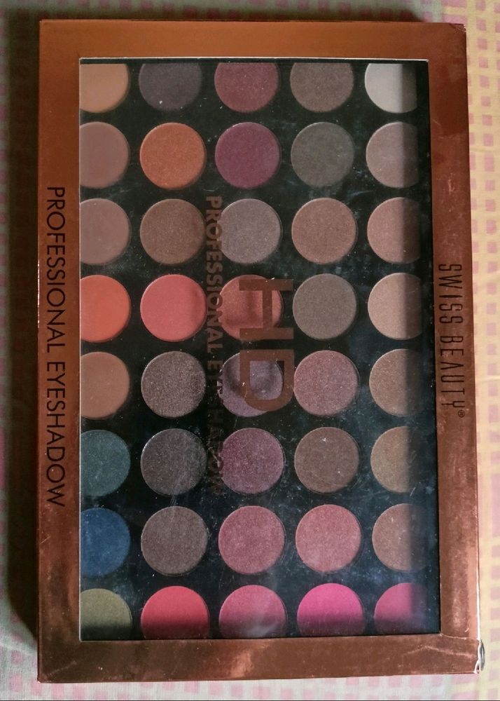 Swiss Beauty HD Professional Eyeshadow Palette