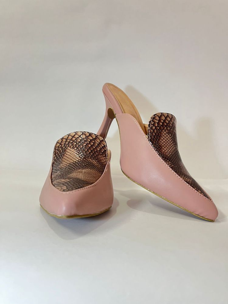 Pointed Animal Textured Peach Heels