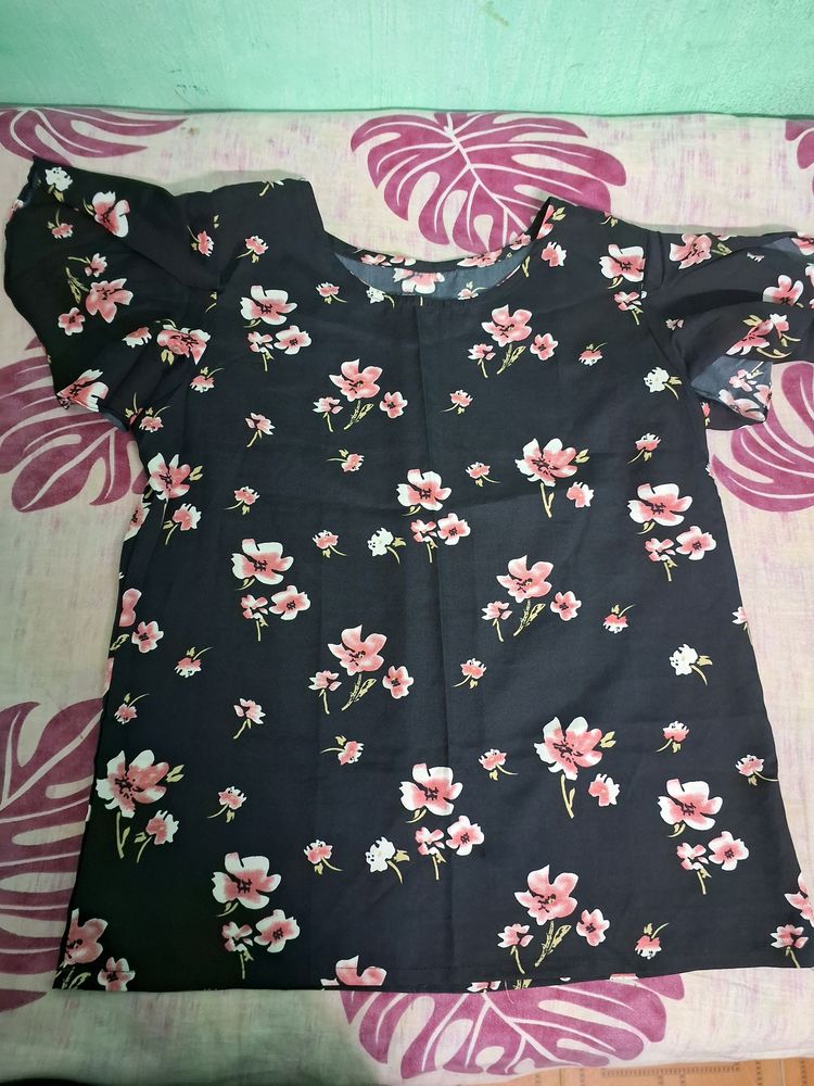 Black Floral Print Top ( Medium )