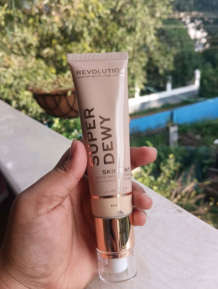 Makeup Revolution Super Dewy Tinted Moisturizer