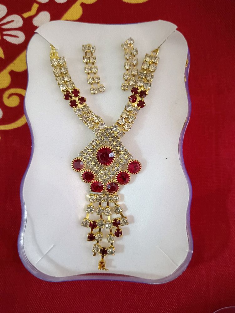 Beautiful Necklace With Earrings