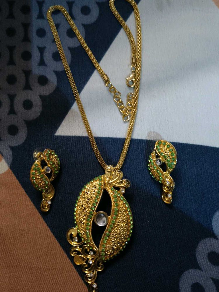 Pendent Set