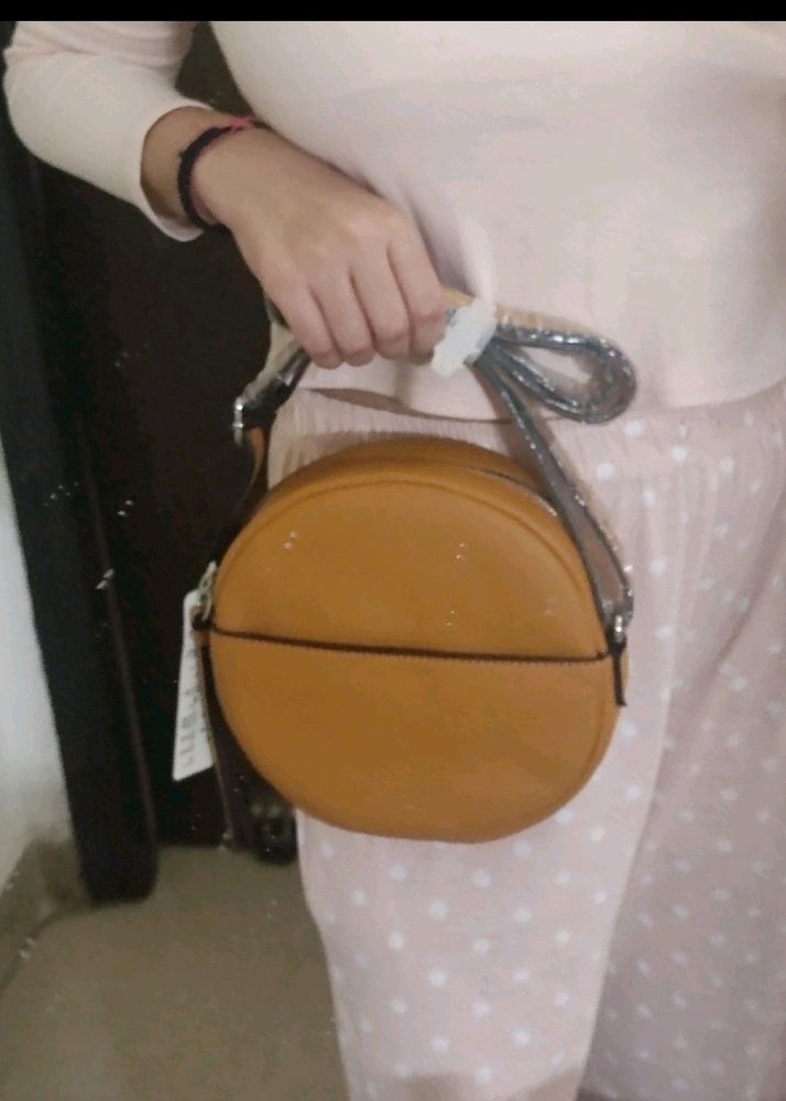 !!! BRAND NEW !!! Sling Bag