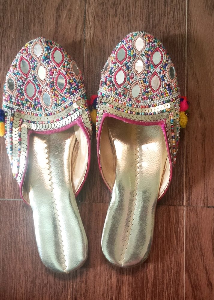 Rajasthani Open Toe Mojdi