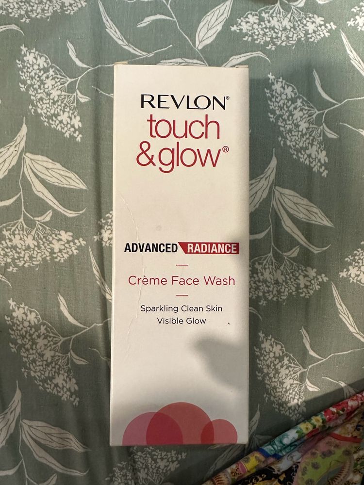 Revlon Touch & Glow Creme Face Wash