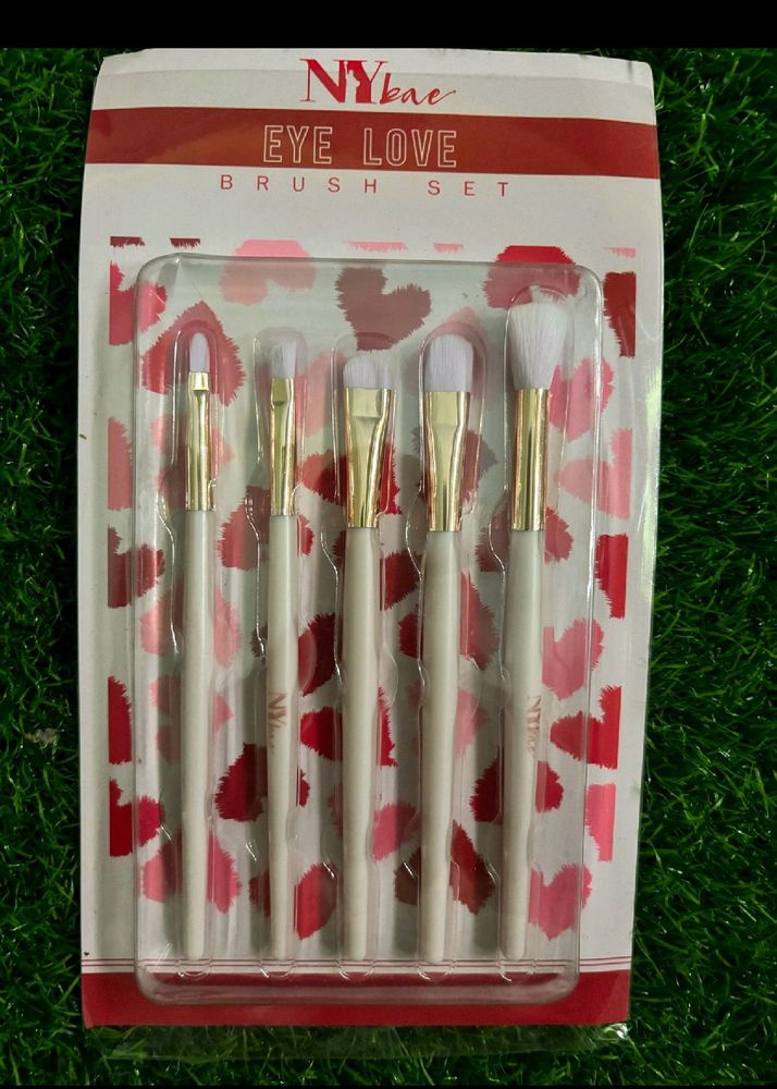 Nu Bae Eye Love Brush Set