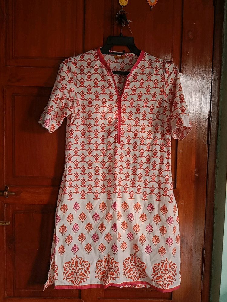 Decent And Cute Aurelia Kurti