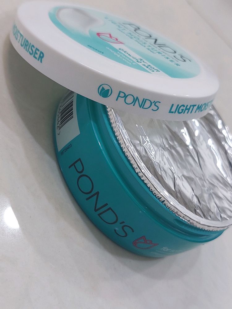 PONDS Light Moisturiser