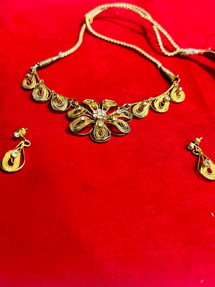 Artificial golden jewellery set