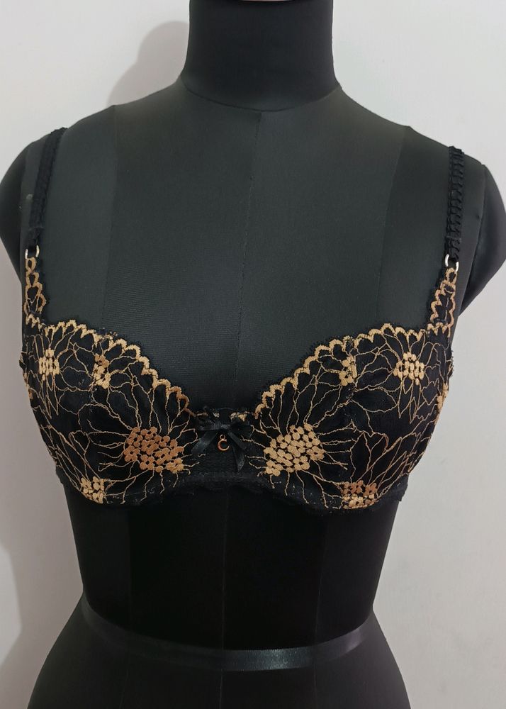 Lace Branded Bra 32C