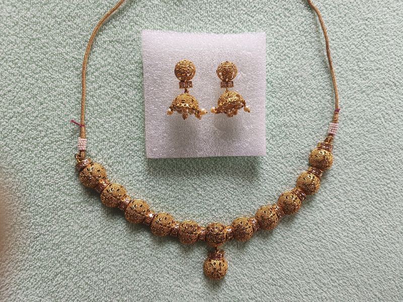 Golden Set With Earrings