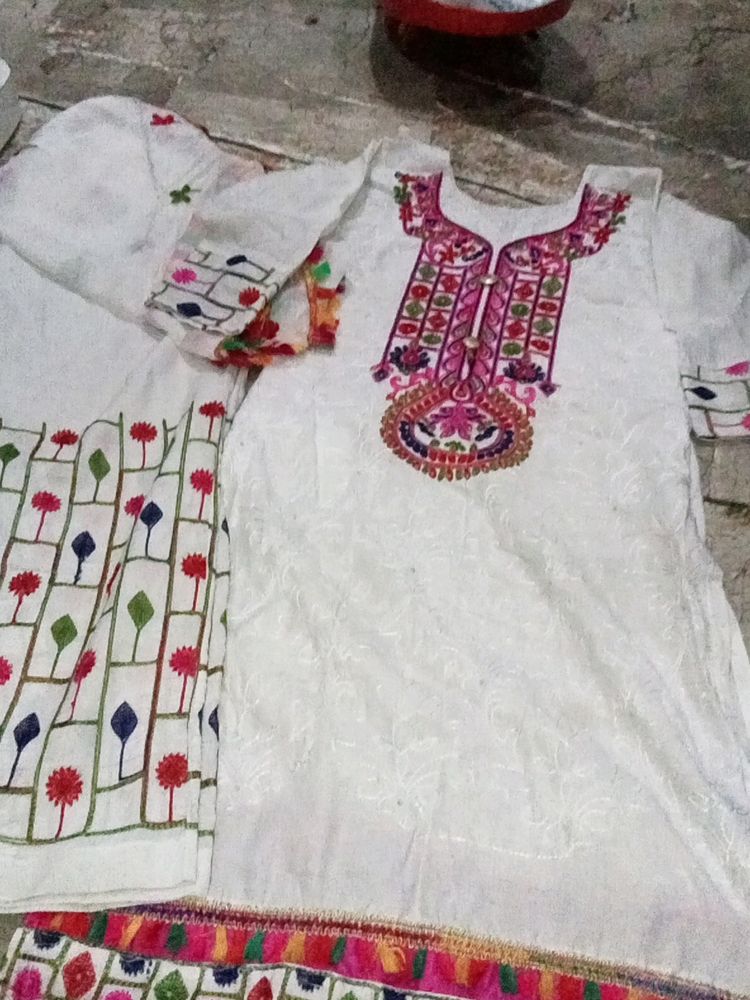 White Kurta Set With a Pent &Duptta