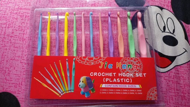 Brand New Crochet Hook Set