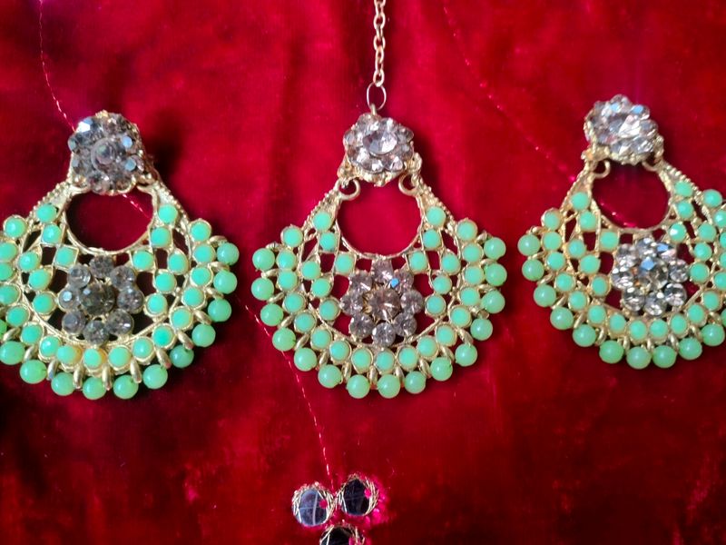 Trendy Earrings And Mangtikka Jwellery Sets