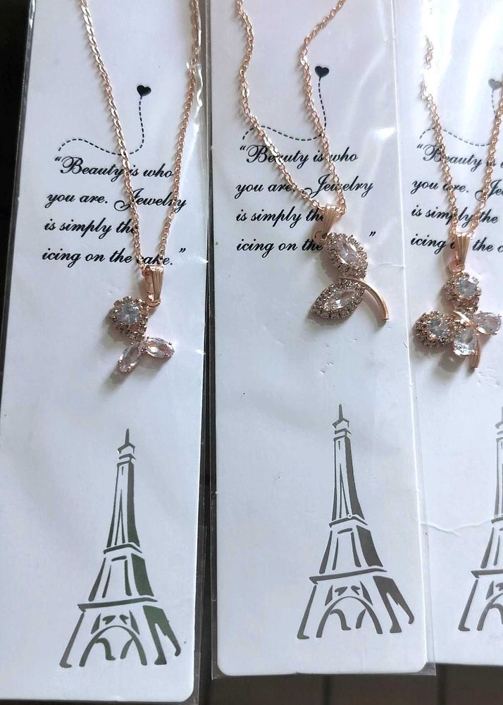 Beautiful pendant set of 4