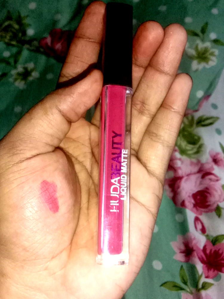 Huda Beauty Creamy Pink Lipstick