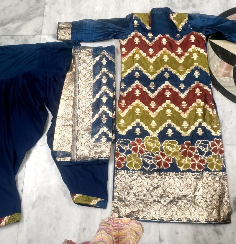 Beautiful Salwar Suit With Dupatta