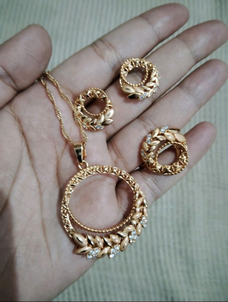 Beautiful Pendant Set