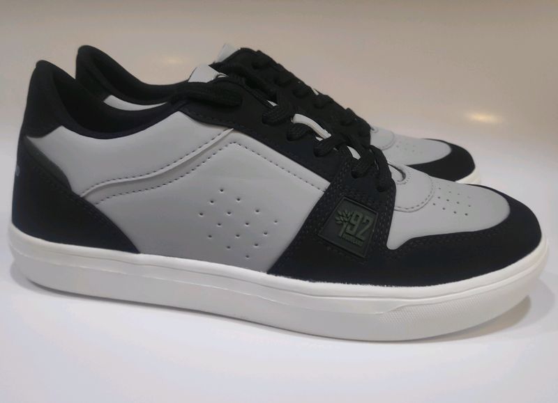 Mens Vegan leather PU sneaker size 8 🔥