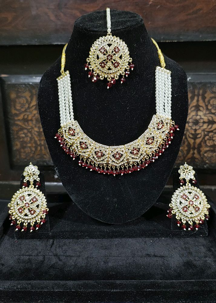 Jadau Choker Necklace Earings & Mathpatti