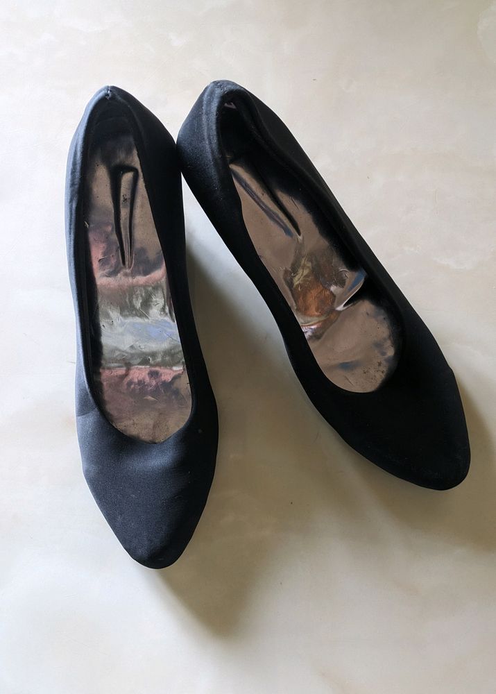 Black Wedges (Size 39)