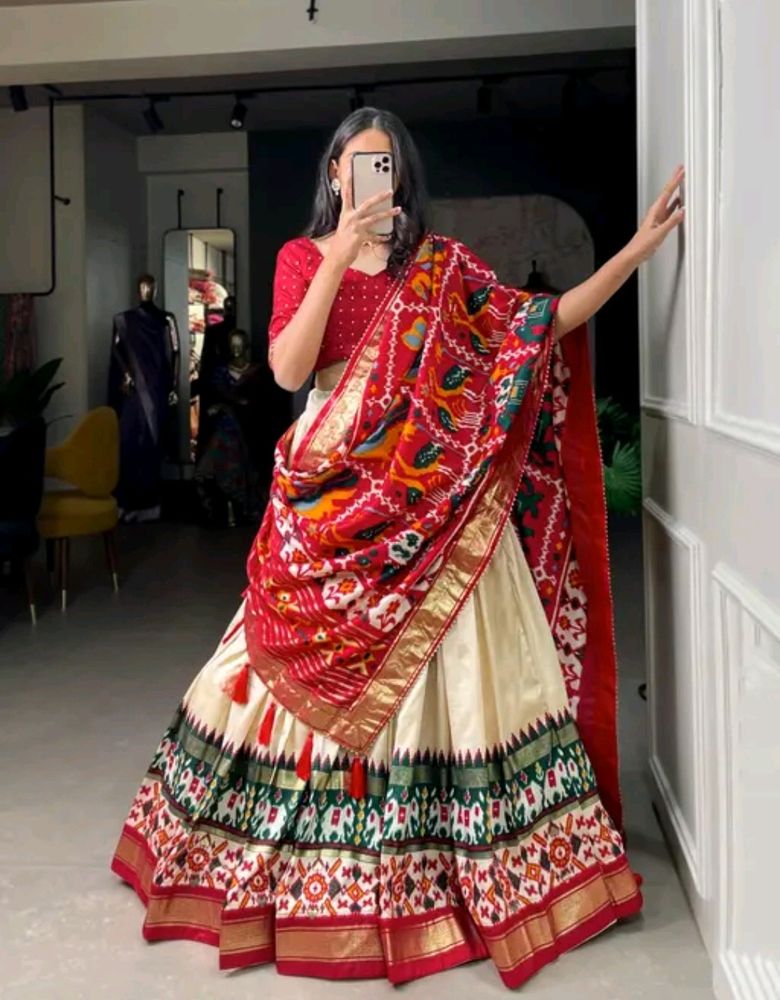 Albela Patolaa Lehenga