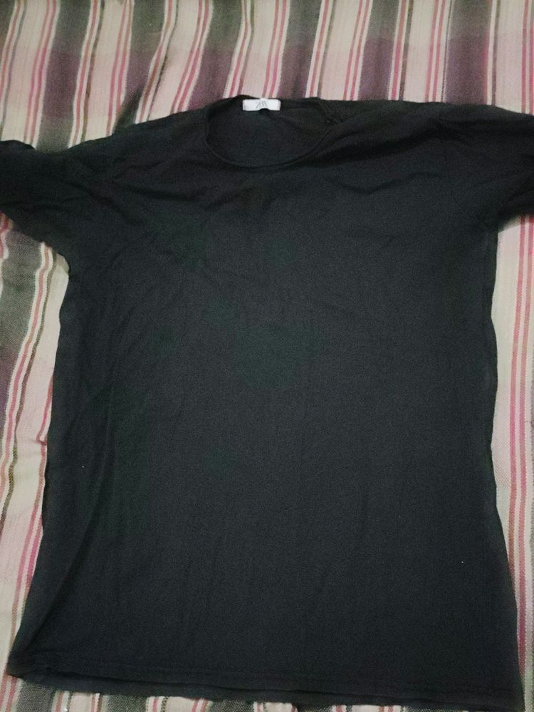 Black t-shirt for men and women