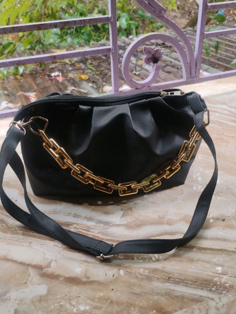 Handbags Colour Black And Golden