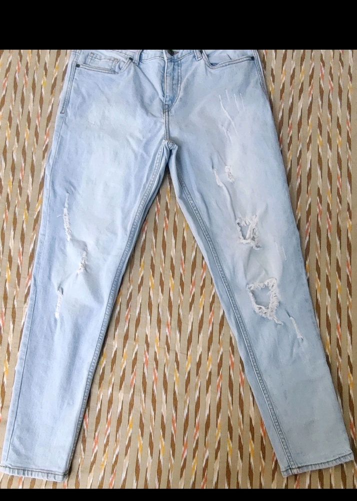 Distressed Blue Jeans With 4 Pockets