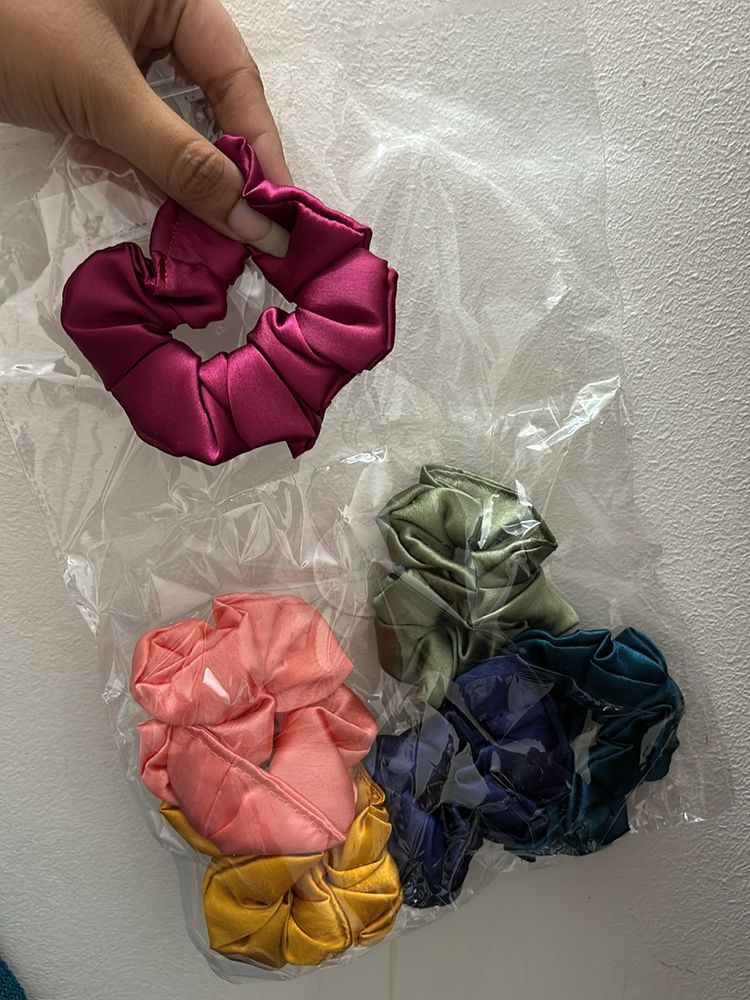 Pack Of 6 Satin Scrunchies 🩷