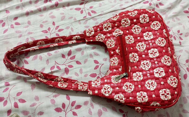 Cute 🥰 Red Colour Hand Bag For Females In ₹199