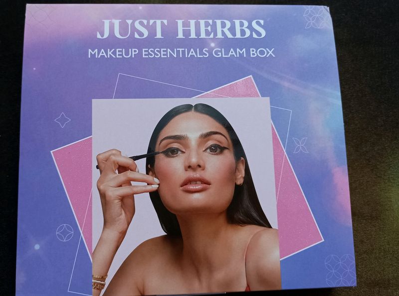 JUST HERBS MAKEUP KIT