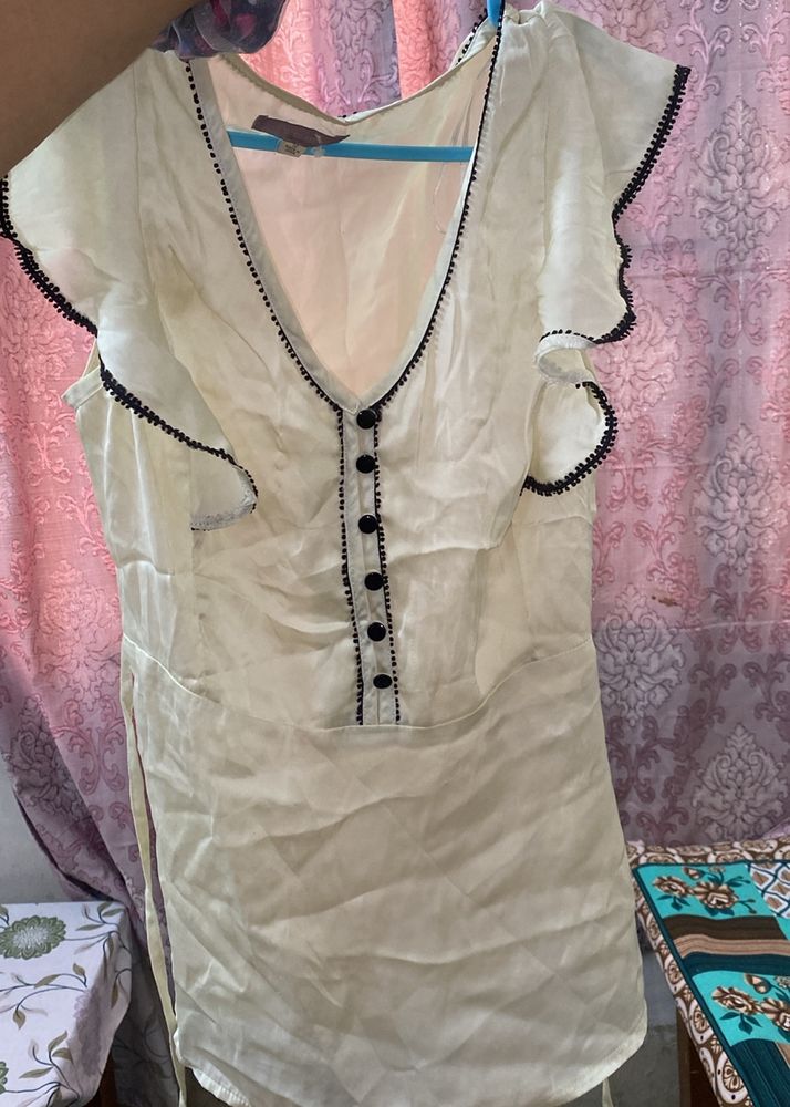 silk top with beautiful neck lace