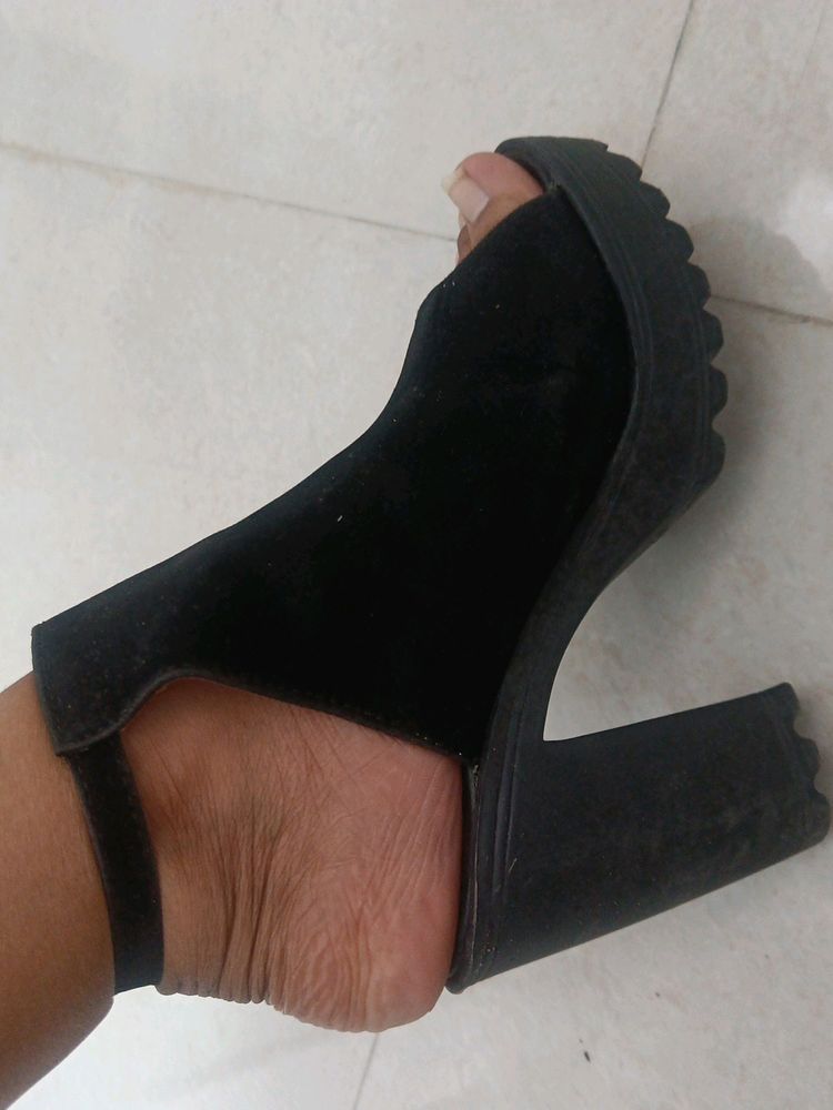 Black Heeled Sandals